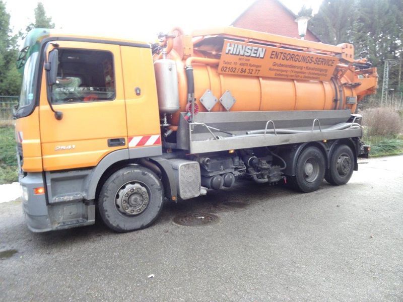 Spezialfahrzeug für Grubenentleerung
