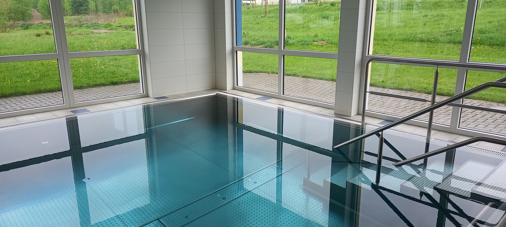 Pool in einem Gebäude