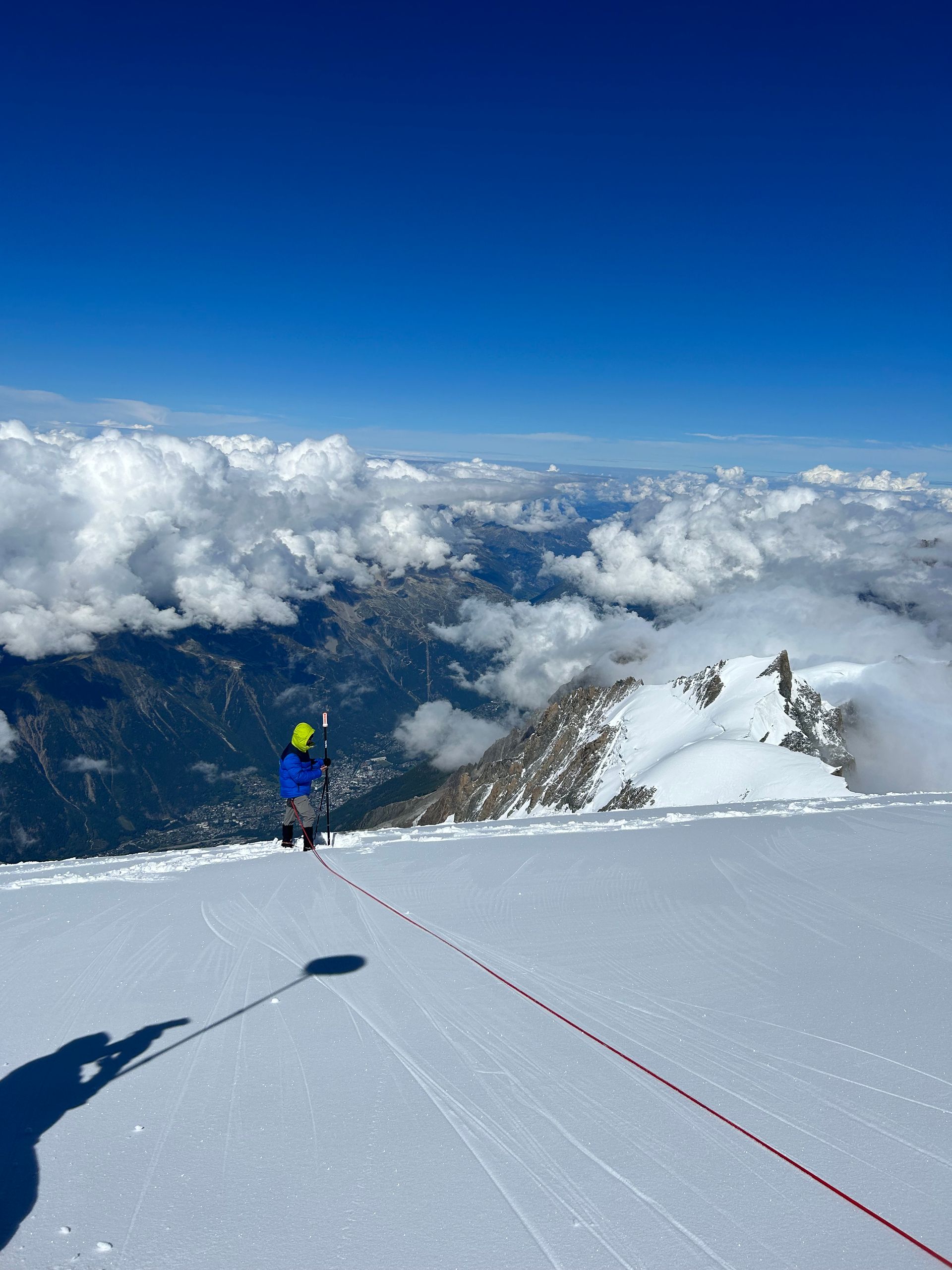 Un agent du cabinet Géomètres-Éxperts au Mont-Blanc