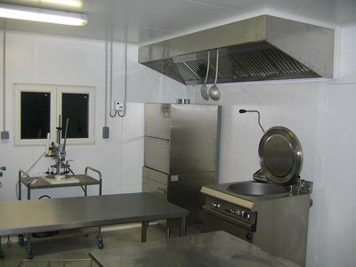 Fabrication de confit de canard, en Hautes-Pyrénées, La Ferme Semmartin