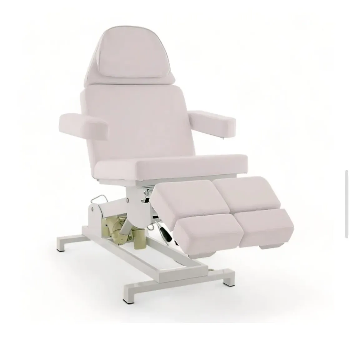 Una silla blanca con reposapiés sobre un fondo blanco.