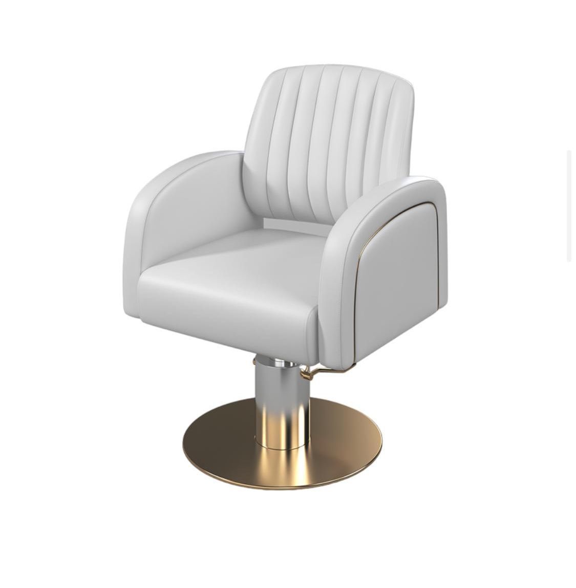 Una silla blanca con base dorada sobre un fondo blanco.