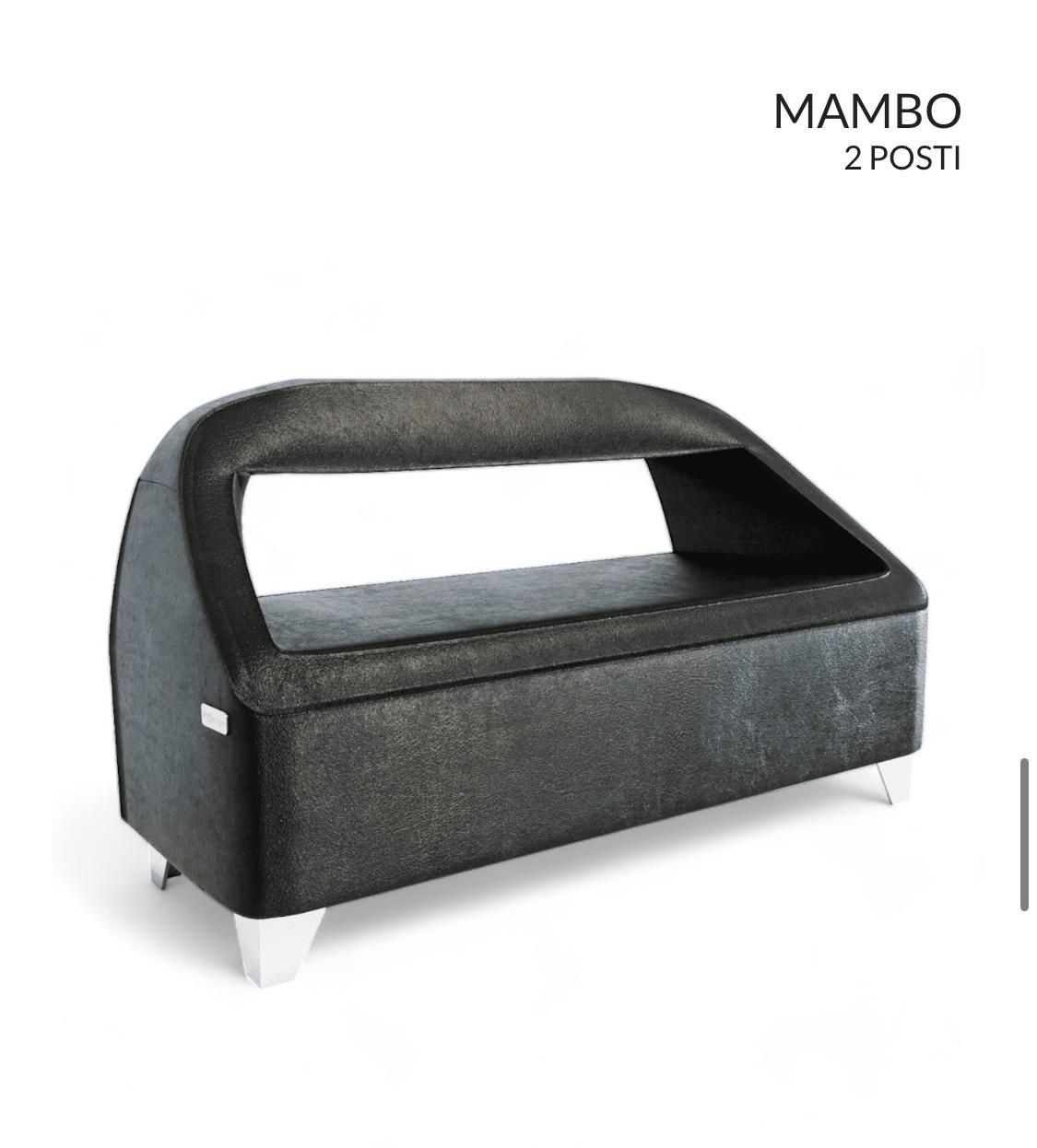 Un sofá negro con un asa en la parte posterior y un fondo blanco.