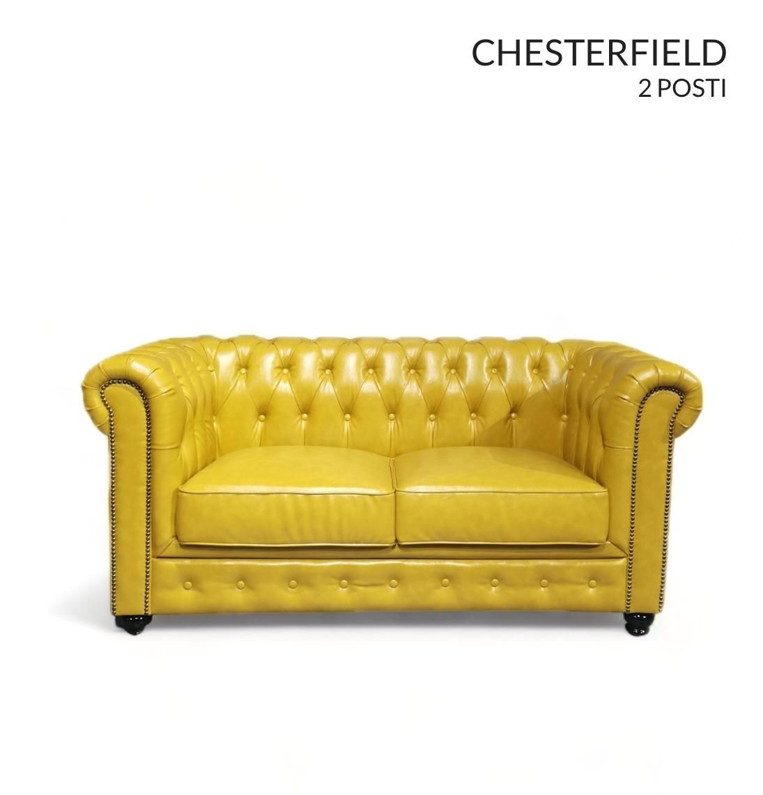 Un sofá Chesterfield de cuero amarillo sobre un fondo blanco.
