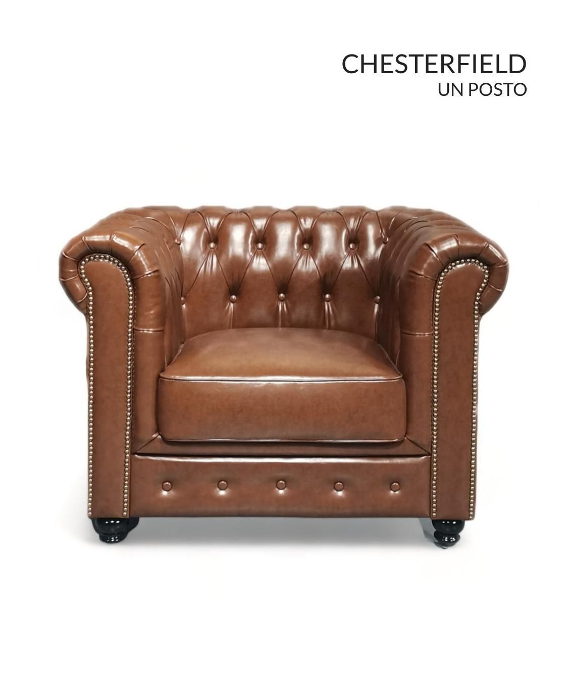 Una silla Chesterfield de cuero marrón sobre un fondo blanco