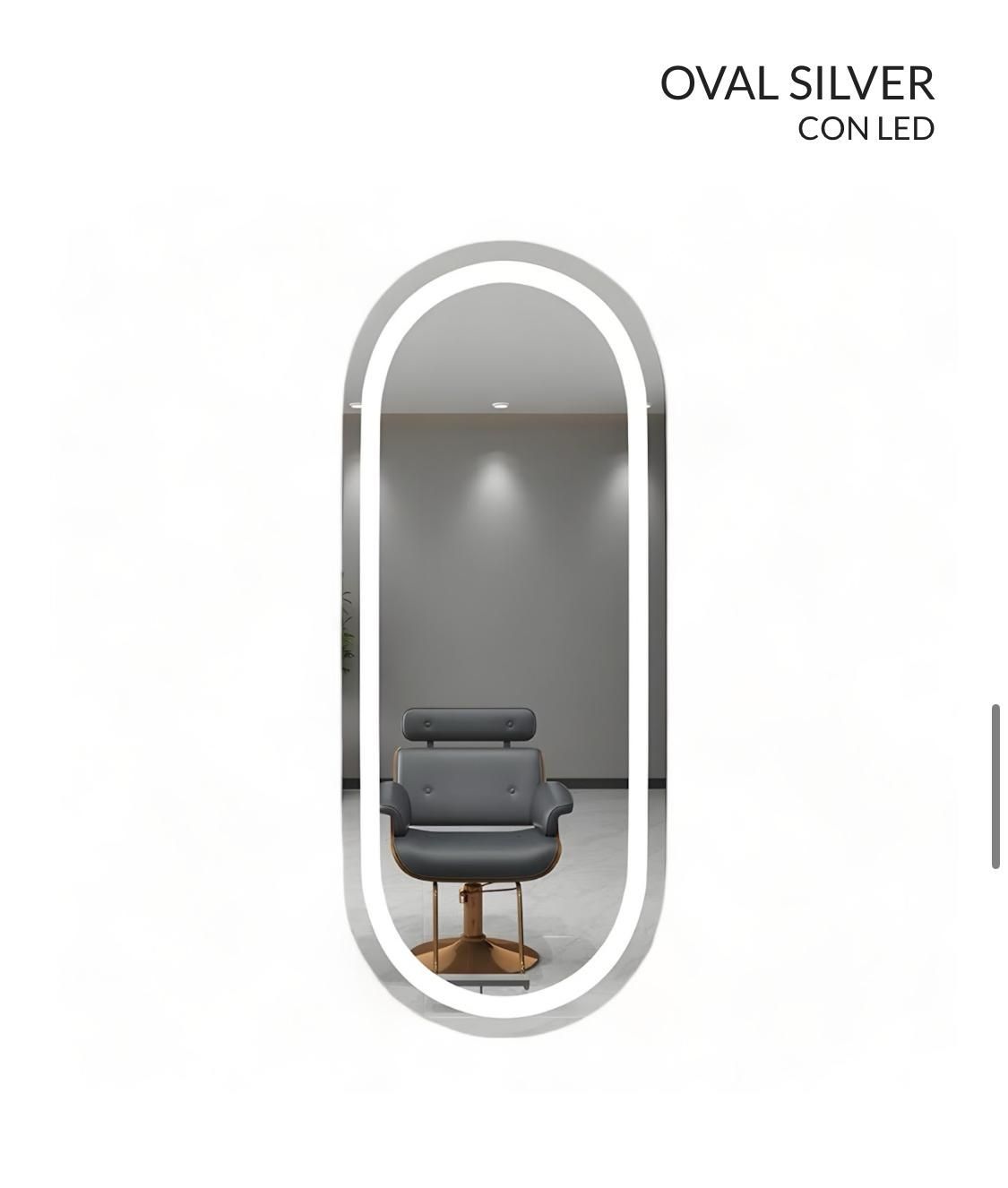 Un espejo de cuerpo entero con una silla delante.