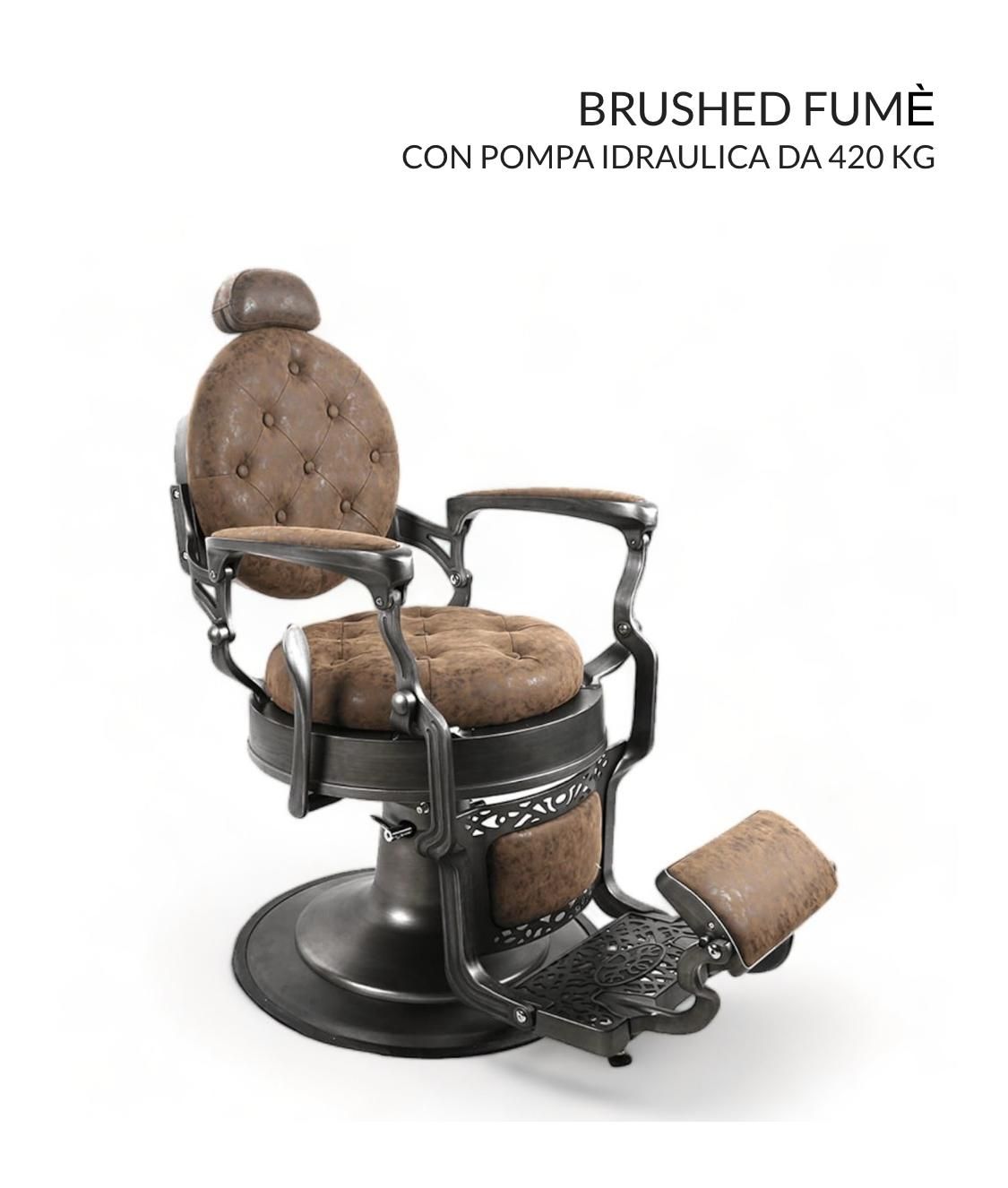 Una silla de barbero con un cojín marrón sobre un fondo blanco.