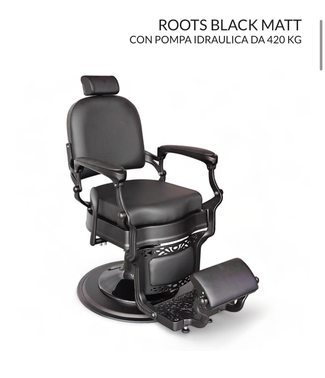 Una silla de barbero negra está colocada sobre una superficie blanca.