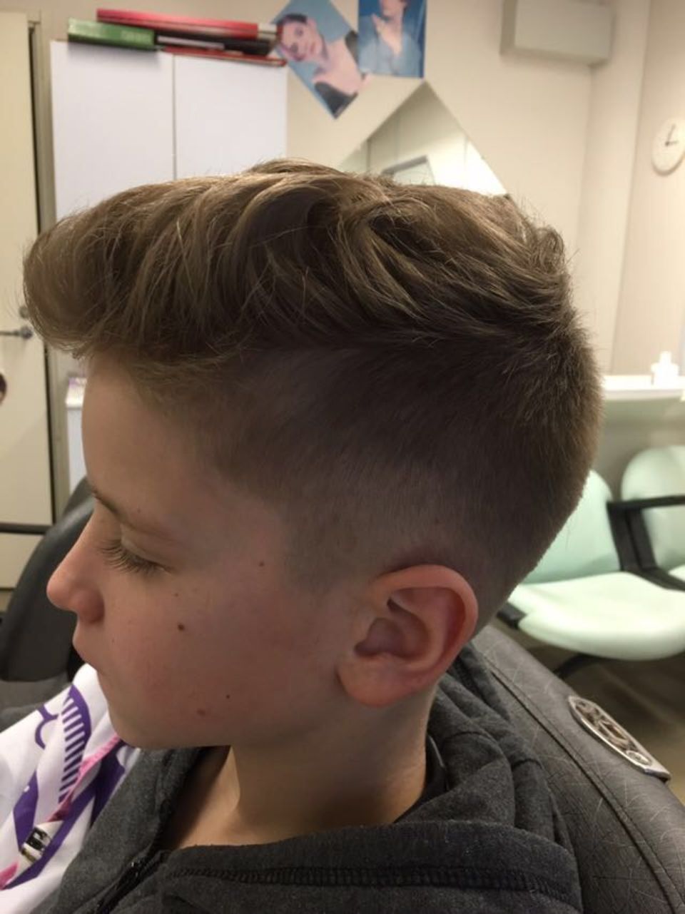 Lyhyt hiusmalli lapsella