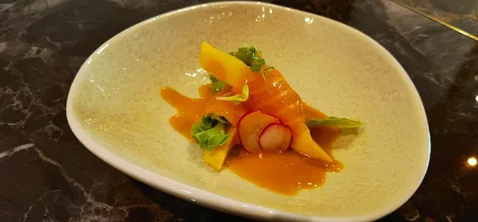 Plat avec du saumon fumé