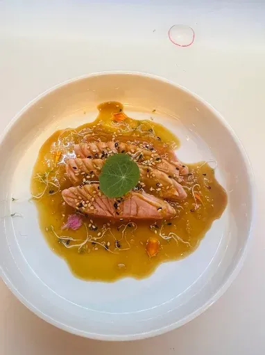 Saumon, sésame et graines germées