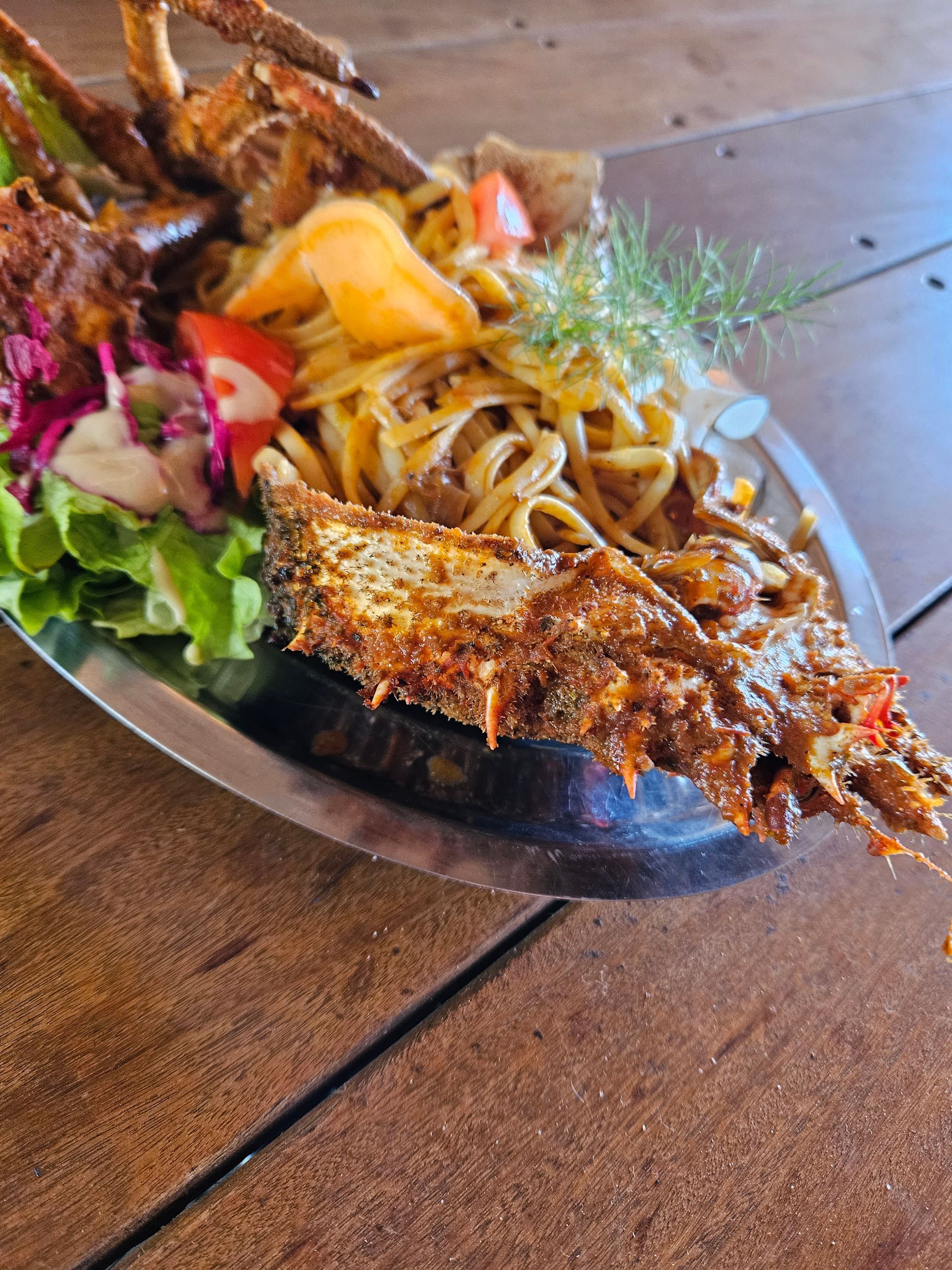 Plat de pâtes et de poisson