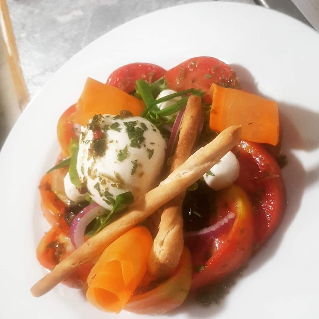 Mozzarella di bufala avec des tomates