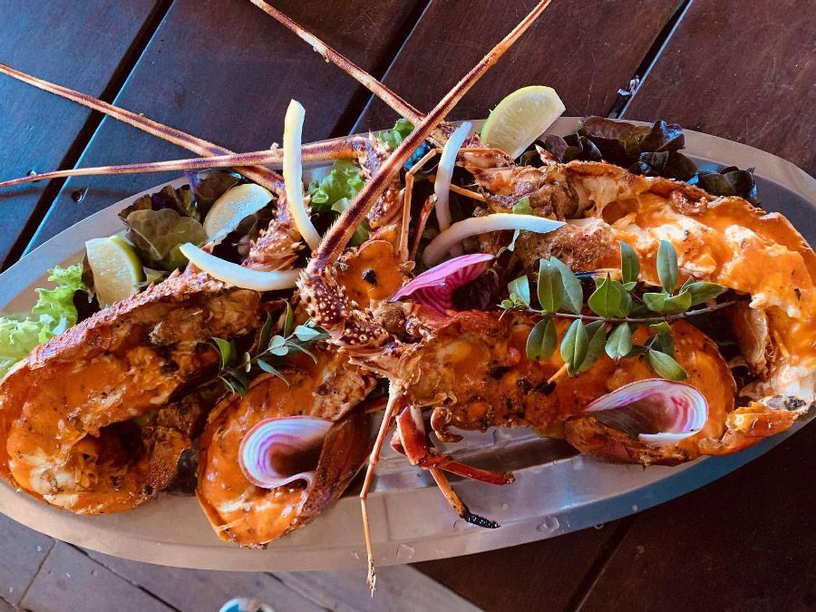 Plat avec des produits de la mer