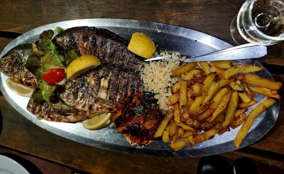 Assiette de poisson avec frites