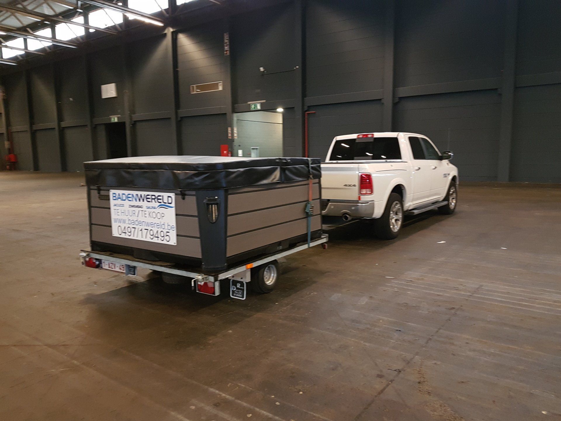 Jacuzzi op aanhangwagen vervoeren