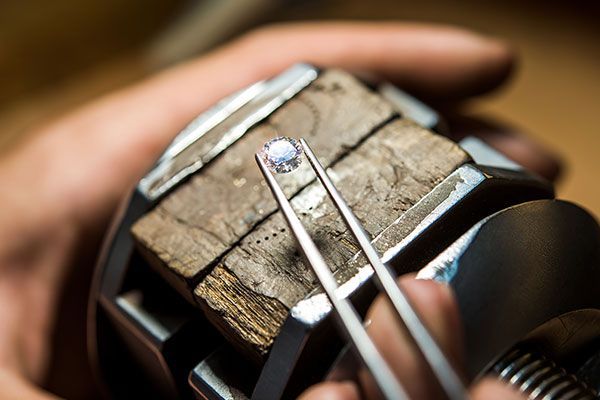 Handarbeit und Anfertigungen aus Gold