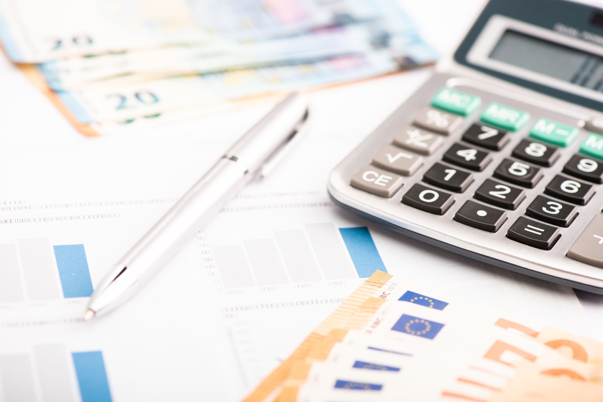 Steuern und Geldscheine