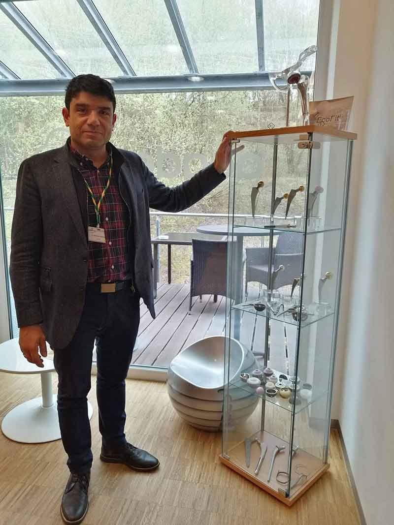 Χειρουργός Ορθοπαιδικός ΛΙΑΡΑΚΟΣ Λ. ΝΙΚΟΛΑΟΣ