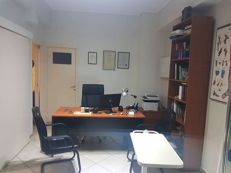 Χειρουργός Ορθοπαιδικός ΛΙΑΡΑΚΟΣ Λ. ΝΙΚΟΛΑΟΣ