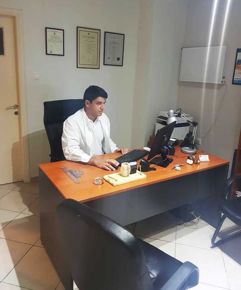 Χειρουργός Ορθοπαιδικός ΛΙΑΡΑΚΟΣ Λ. ΝΙΚΟΛΑΟΣ