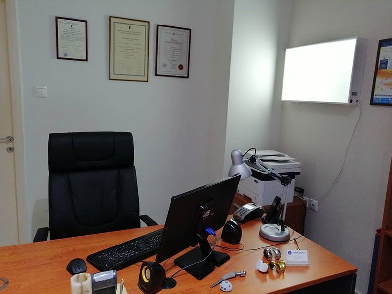 Χειρουργός Ορθοπαιδικός ΛΙΑΡΑΚΟΣ Λ. ΝΙΚΟΛΑΟΣ