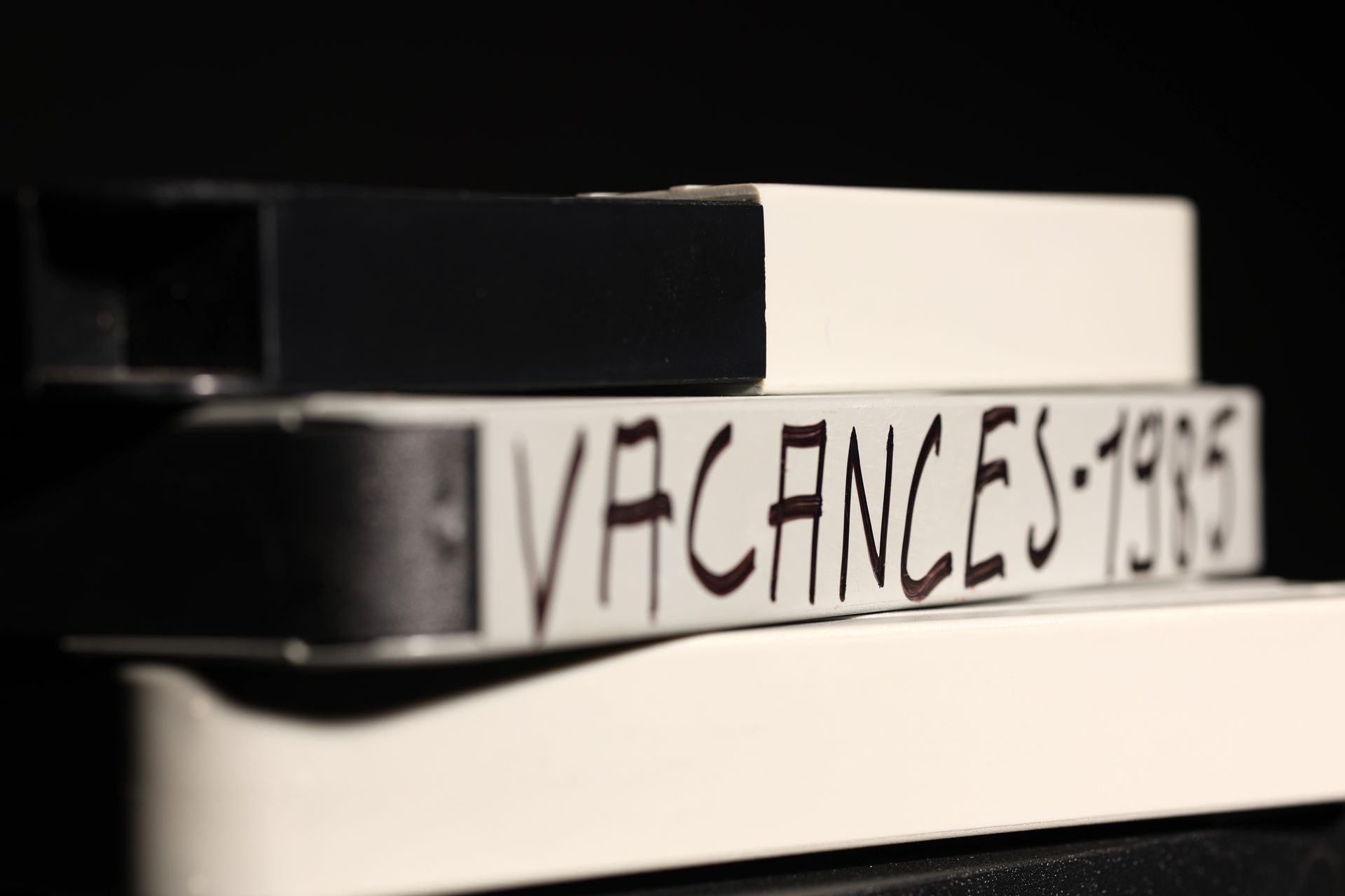 Cassette VHS avec une étiquette vacances
