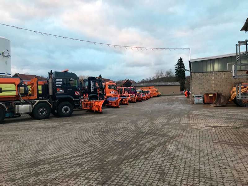 Fuhrpark mit Straßenreinigungwagen von Weber Straßendienst