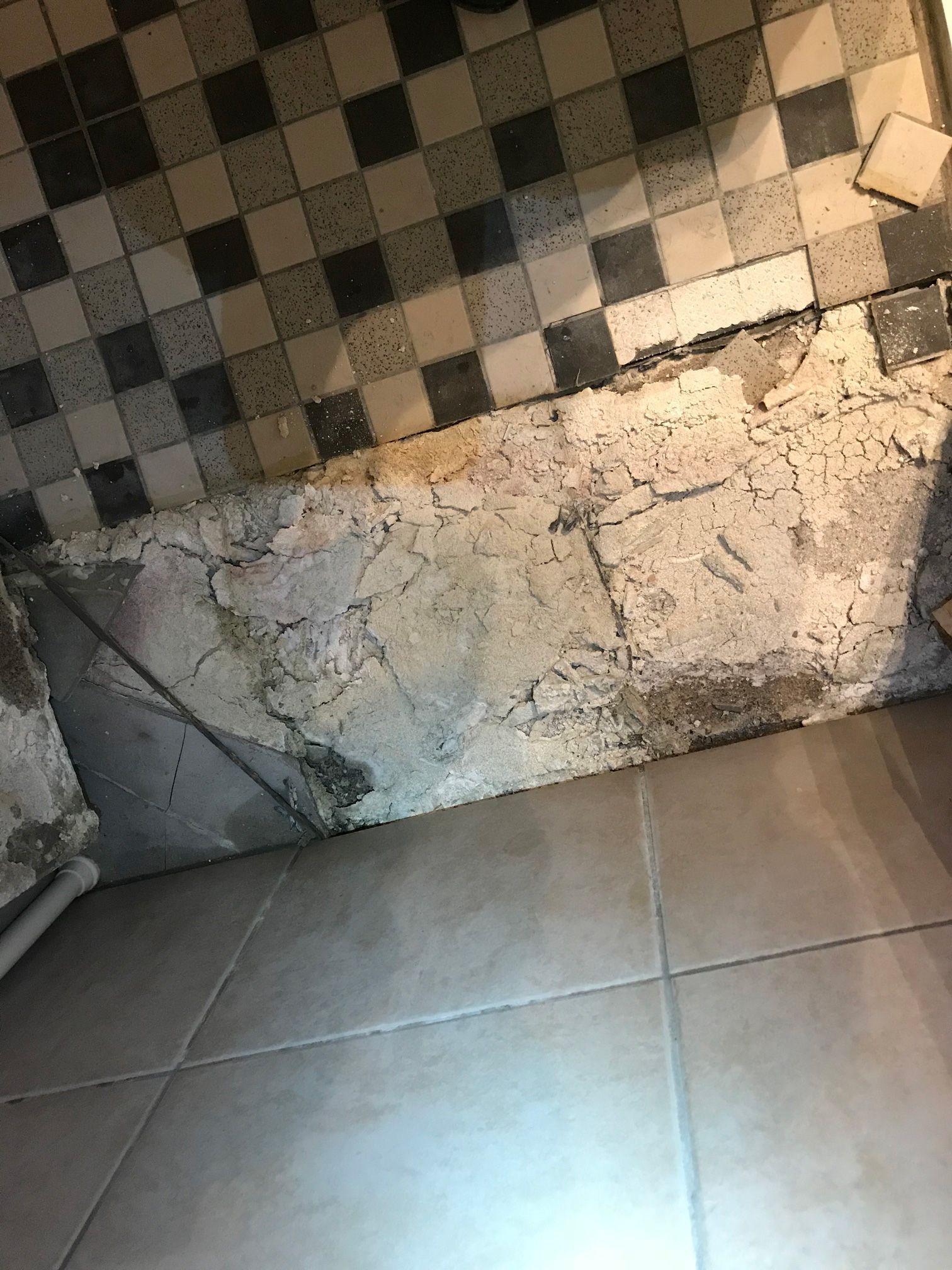 Dégât des eaux sur un carrelage - BPM Assèchement SA