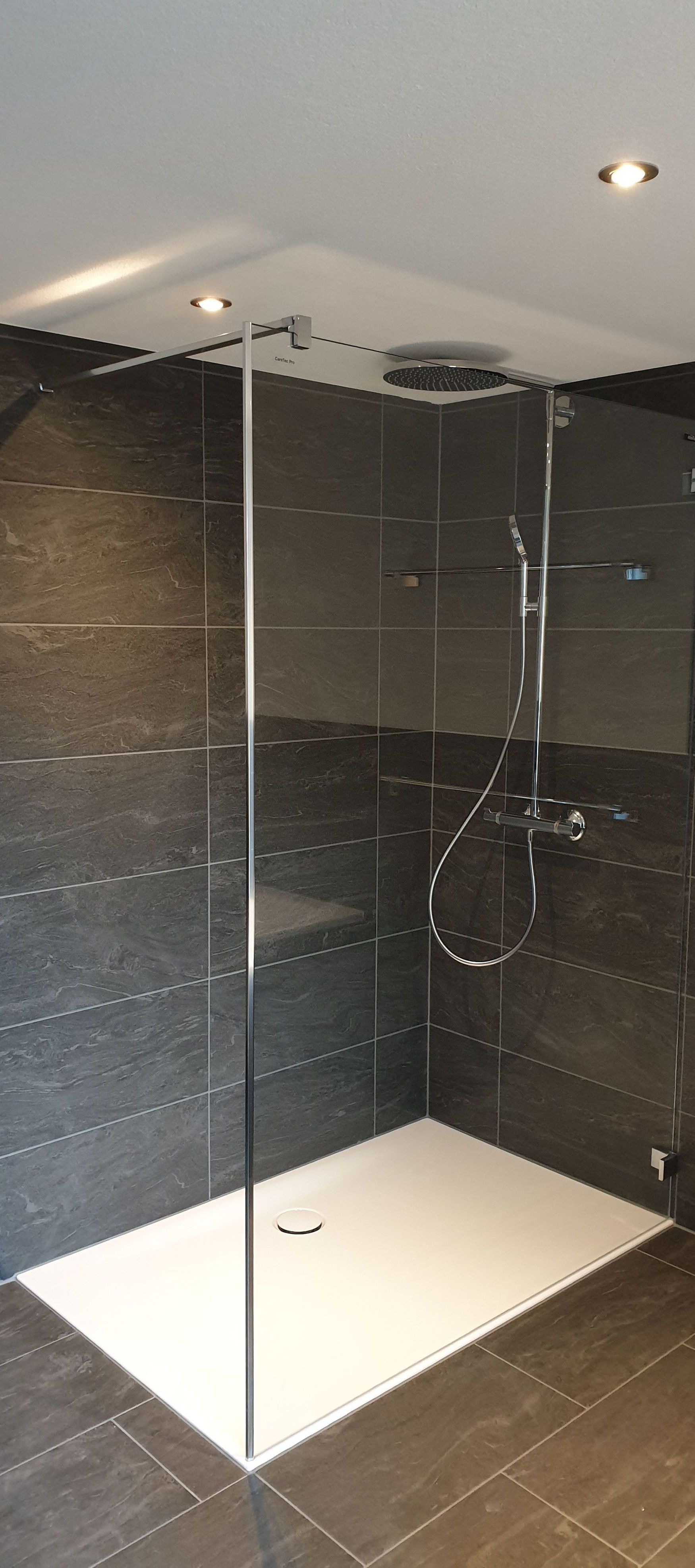 Rauner AG Plattenbeläge + Cheminéebau