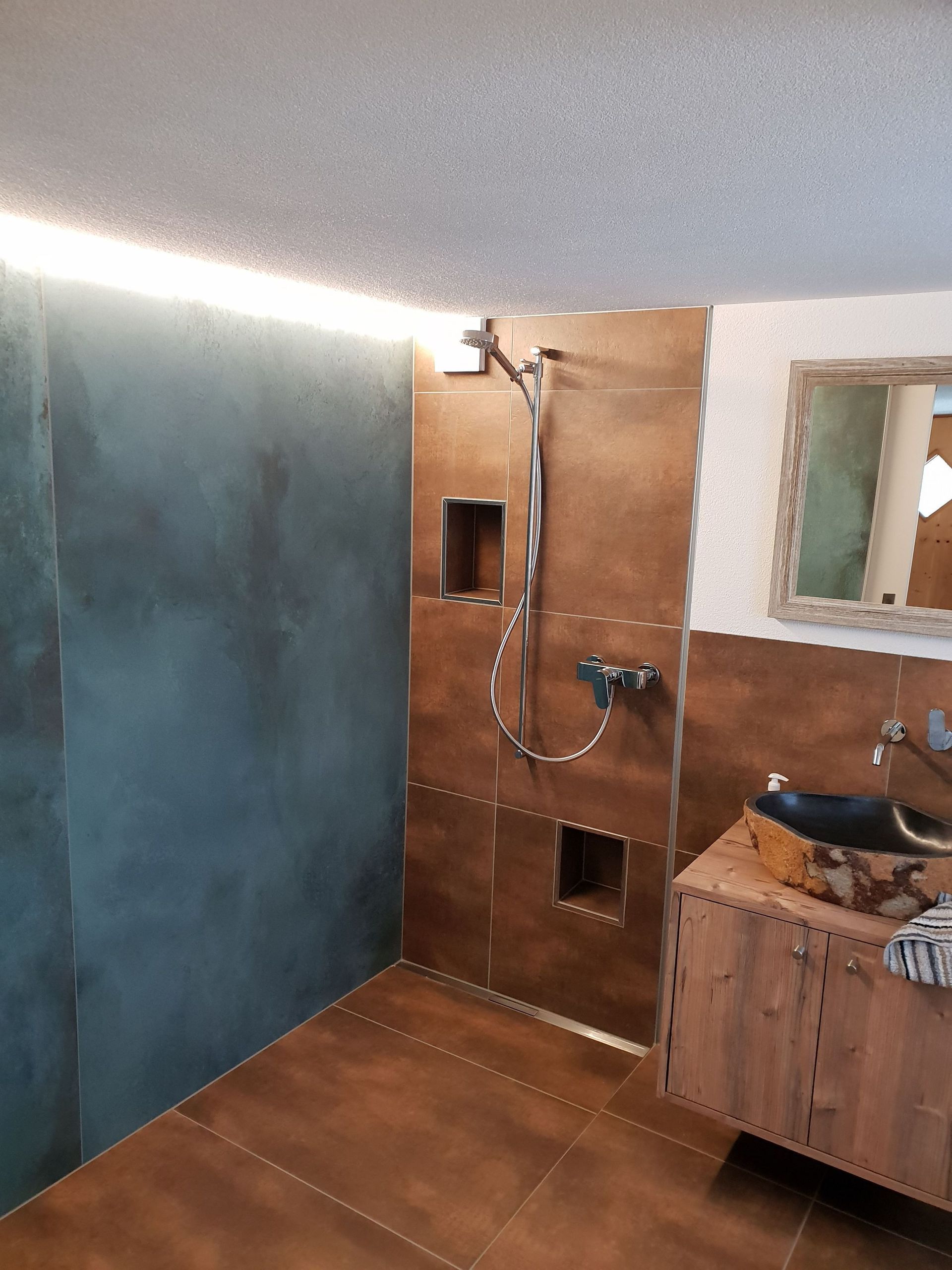 Rauner AG Plattenbeläge + Cheminéebau