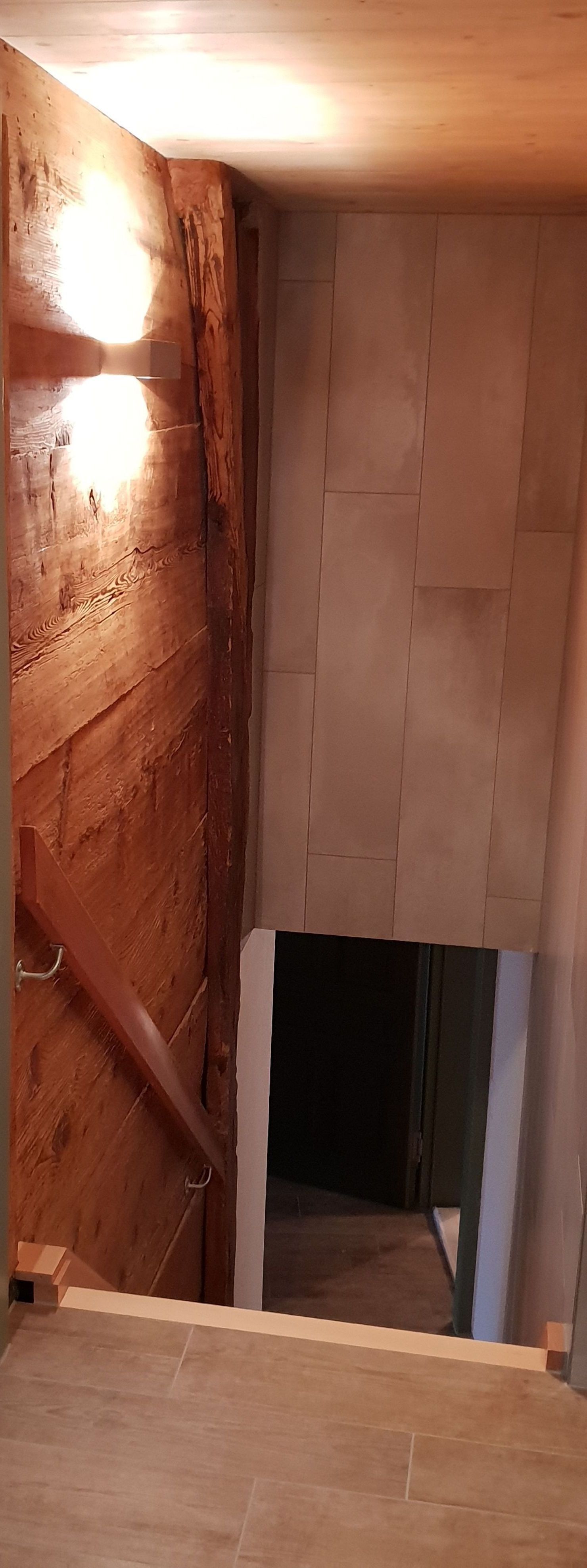 Rauner AG Plattenbeläge + Cheminéebau