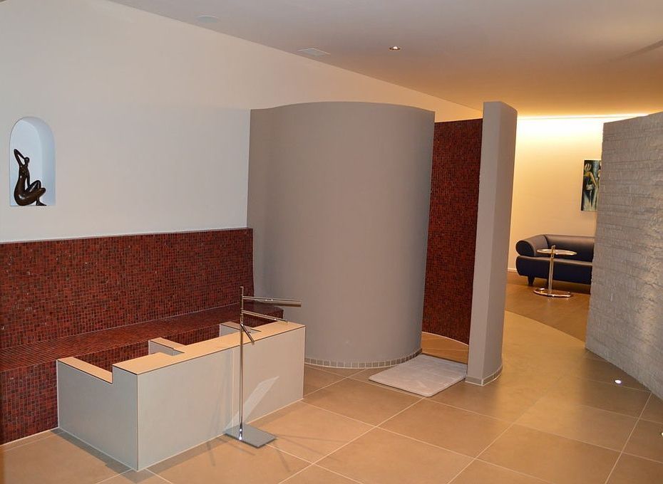 Rauner AG Plattenbeläge + Cheminéebau