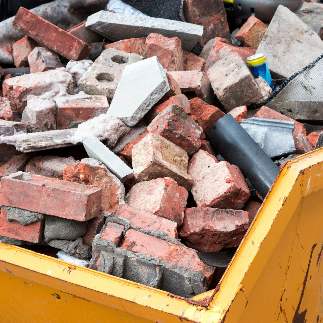 Pile de débris dans une benne