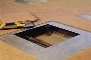 Hay un agujero en el suelo que parece un pozo de fuego.