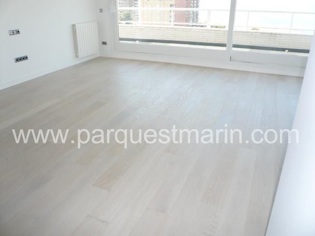 Una habitación vacía con el sitio web www.parquestmarin.com