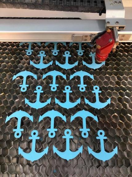 Ancres sur papier bristol découpées au laser