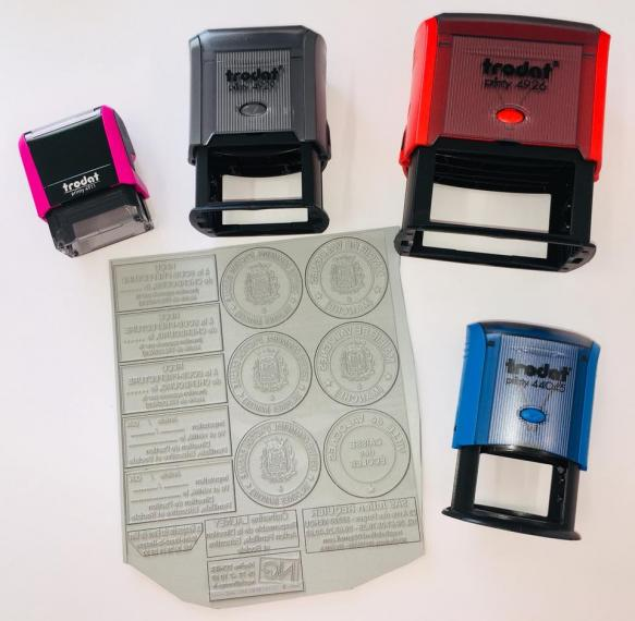 Variété de tampons Trodat et le résultat de ce qu'ils impriment