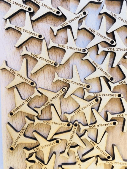 Avions en bois découpés au laser