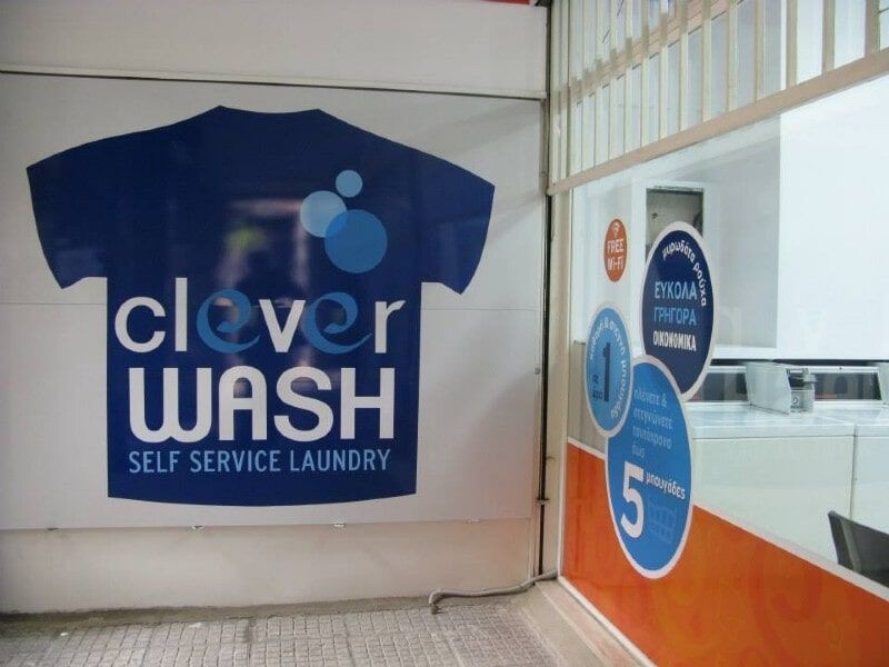 Μια πινακίδα για έξυπνο πλύσιμο ρούχων αυτοεξυπηρέτησης