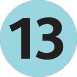 Le chiffre 13 noir est inscrit dans un cercle bleu clair.