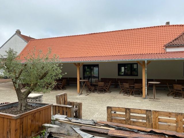 Terrasse aménagée avec équipements en bois