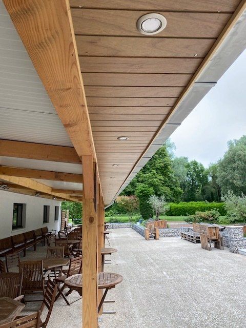 Dessous de toit en bois