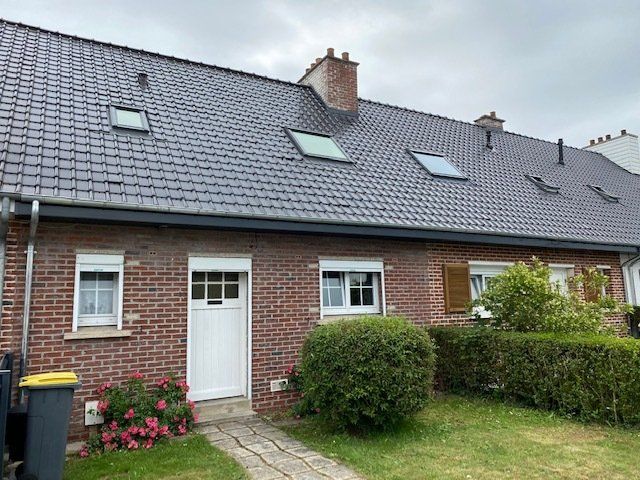 Maison refaite à neuf avec couverture noire