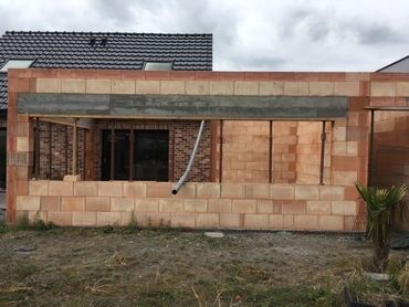 Extension de maison en train d'être ajoutée