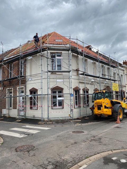 Échafaudage devant un immeuble