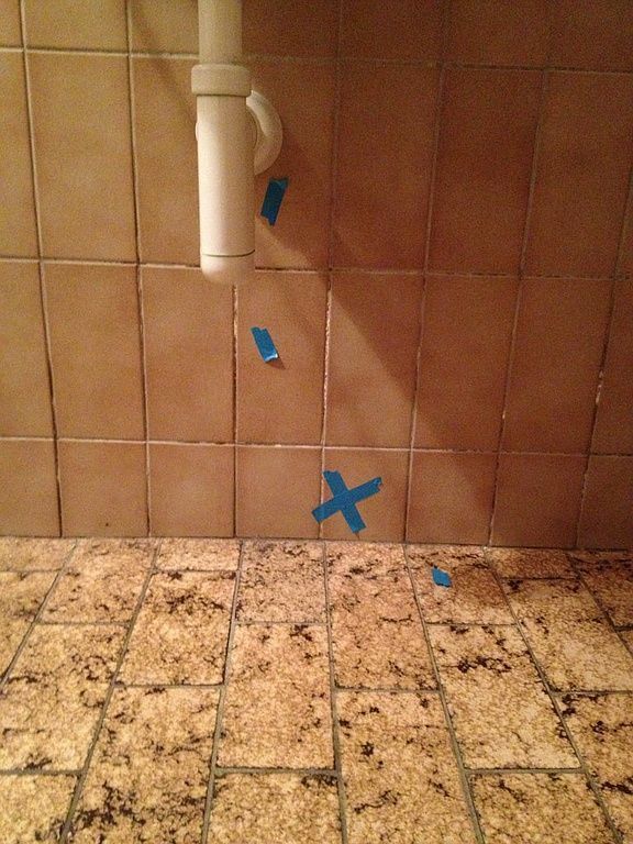 Leckortung an Wasserleitung im Badezimmer