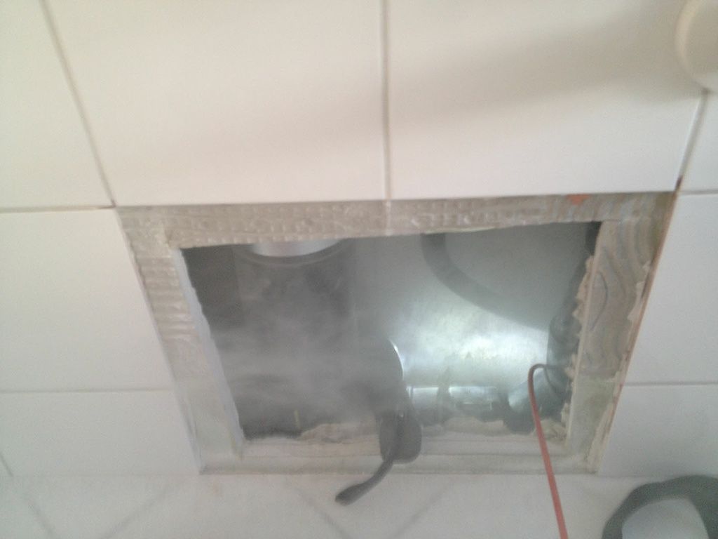 Leckortung an Ablaufleitung mittels Nebelmaschine