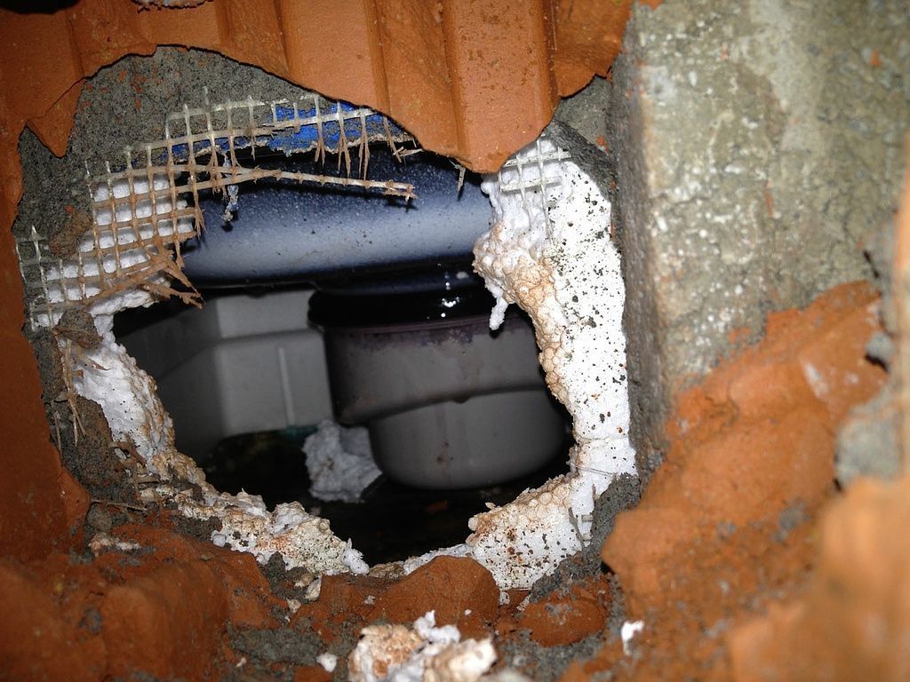 Leckortung unter Duschtasse