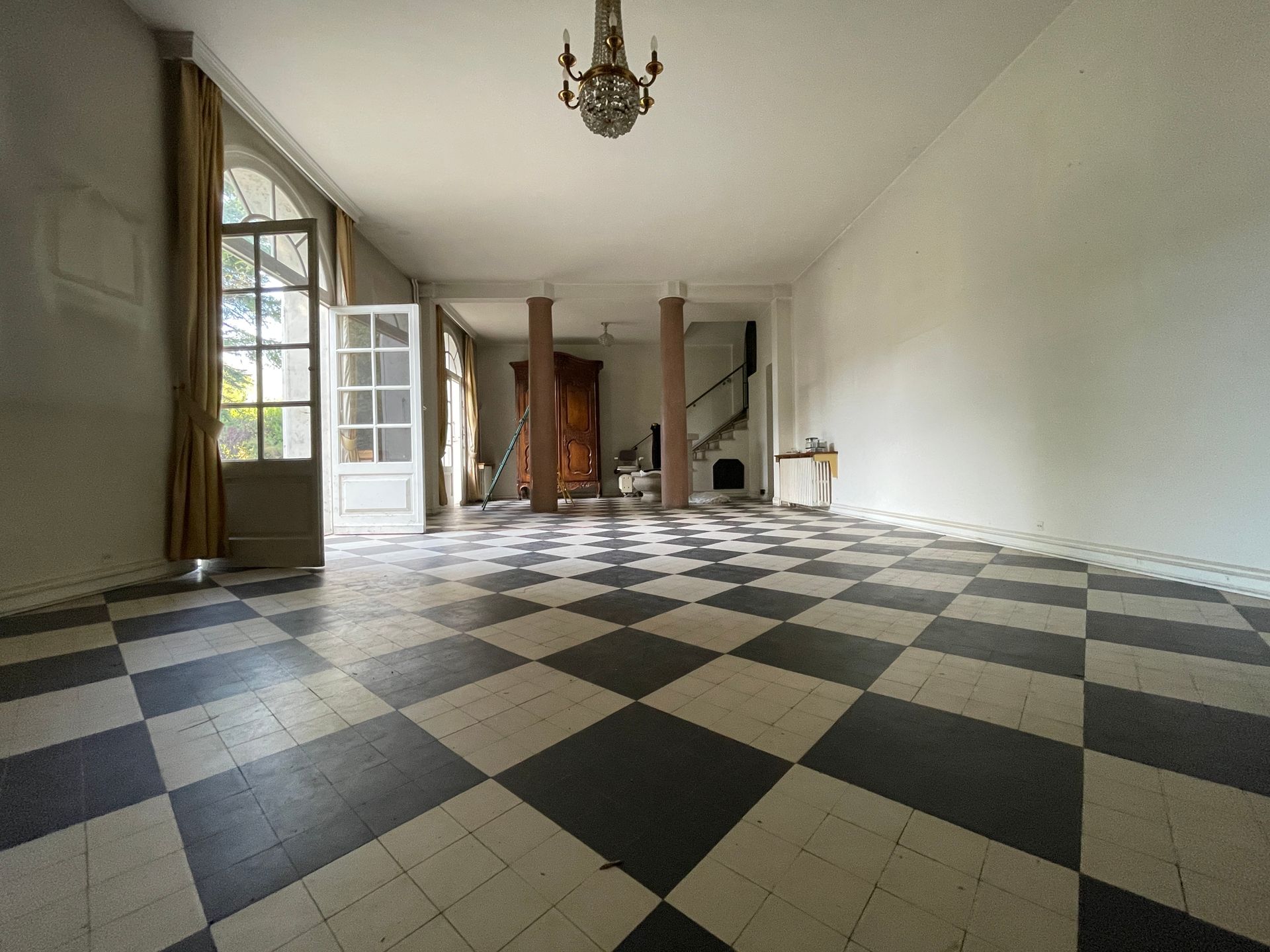 Salon avec couleur en damier